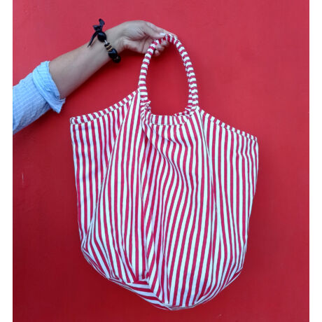 LUA csíkos piros óriás nagy textil táska patent zárral ha pakolni szeretnél a strandra