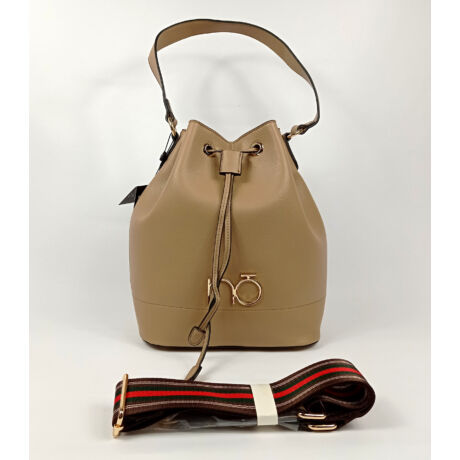 NOBO bézs színű elegáns táska színes hosszú pánttal szép belső résszel